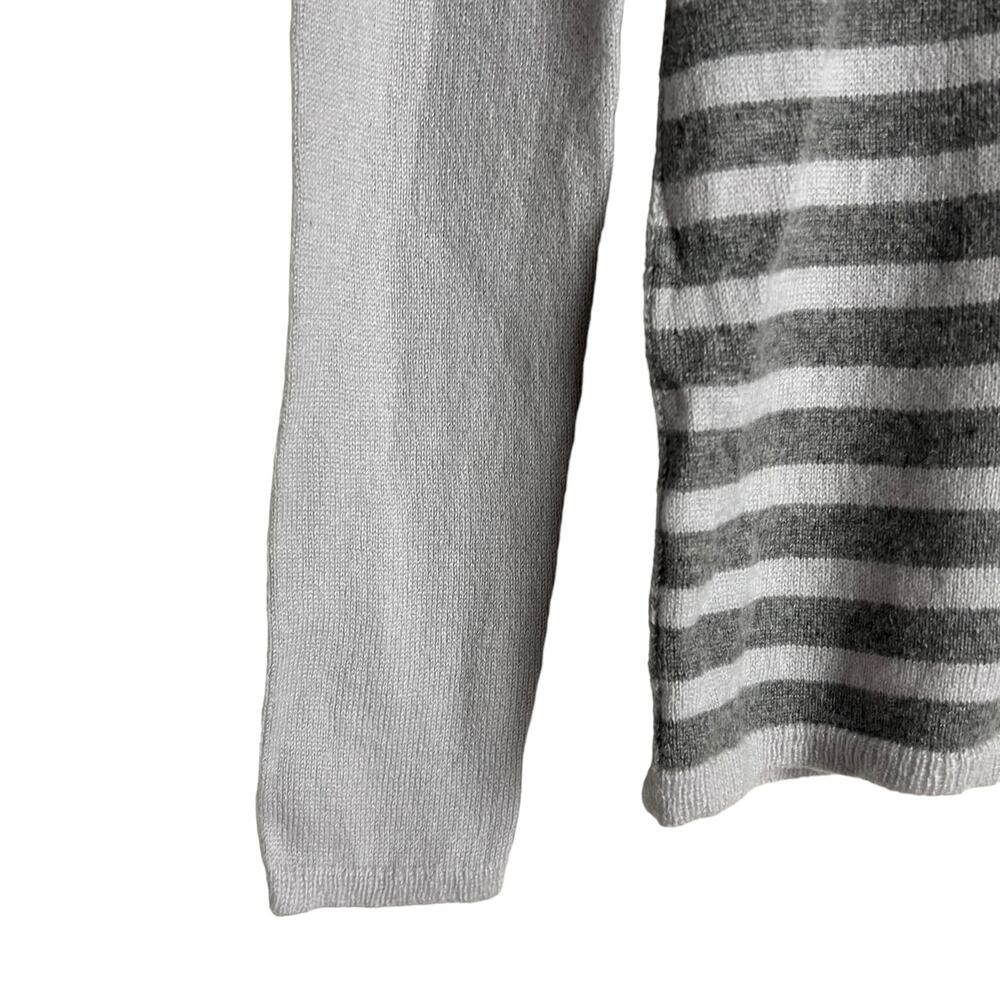 Armani Collezioni Cashmere Gray Striped Long Sleeve Surplice V-Neck Sweater Sz 4 - Picture 4 of 9